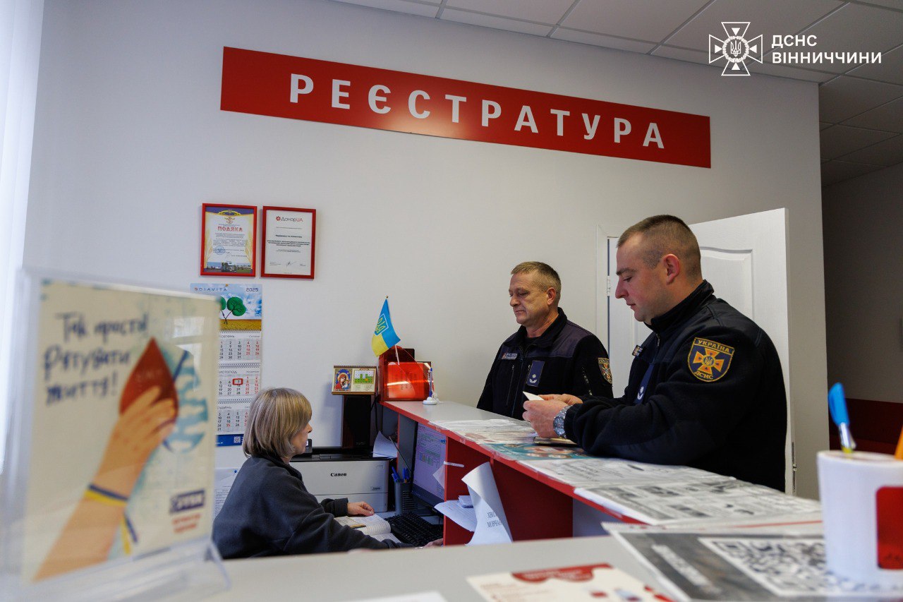 Рятувальники Вінниці стали донорами крові