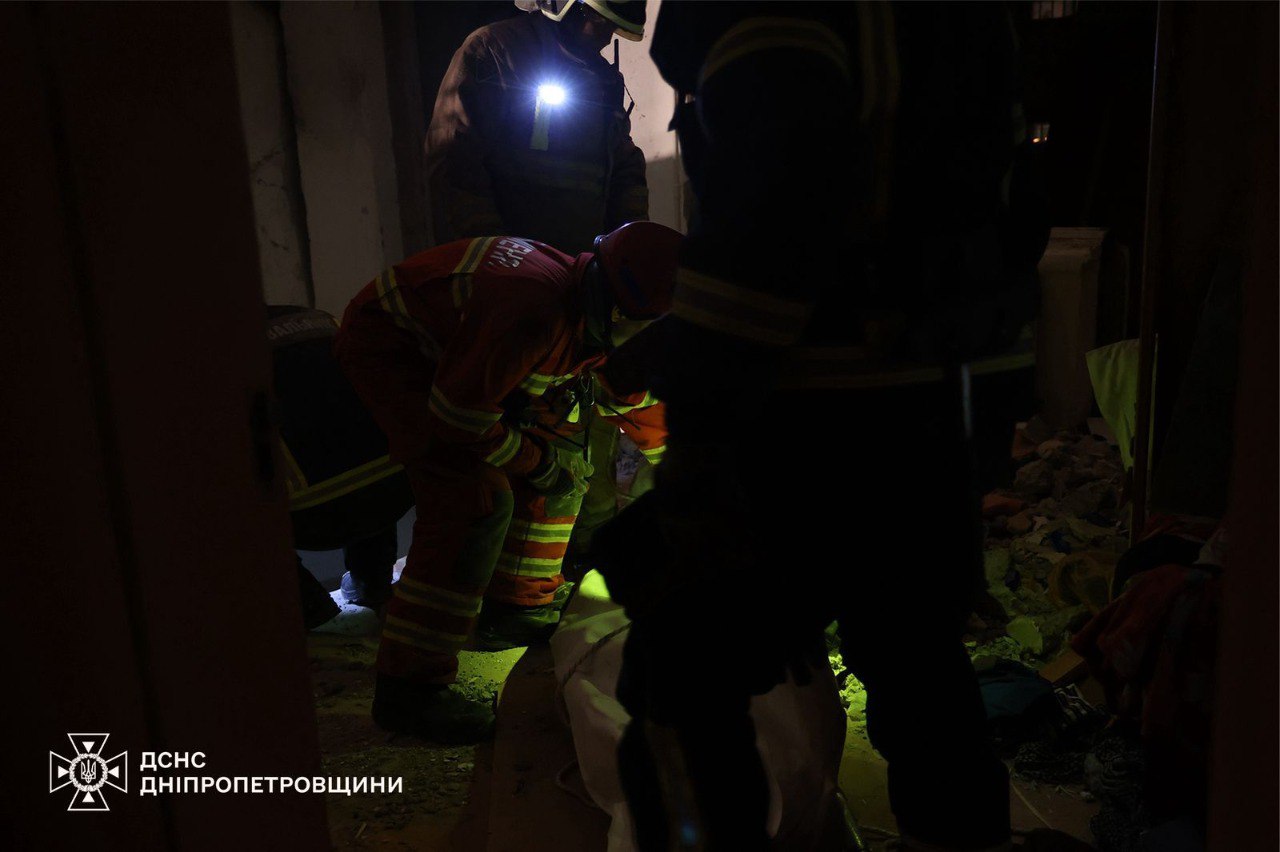 Рятувальники дістали тіло з-під завалів у Дніпрі