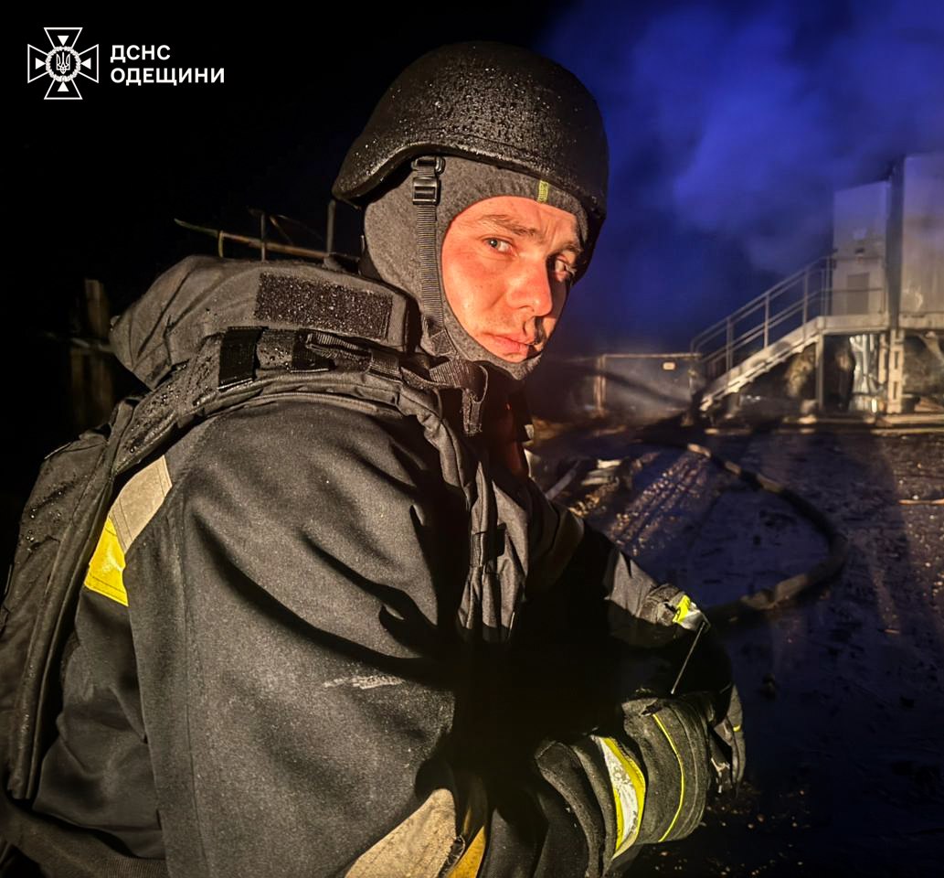 Обличчя відваги рятувальників після обстрілу