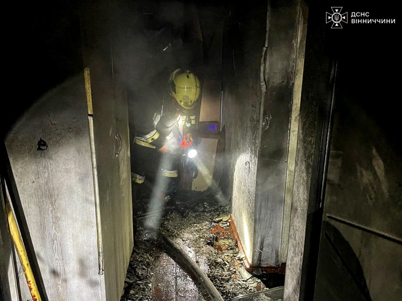 Пожежа через залишену свічку в квартирі