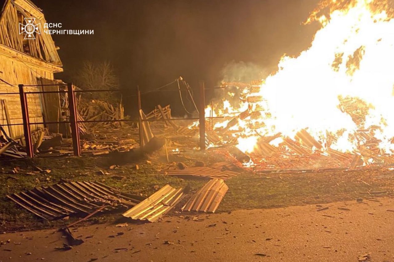 Влучання дрона у господарчу будівлю