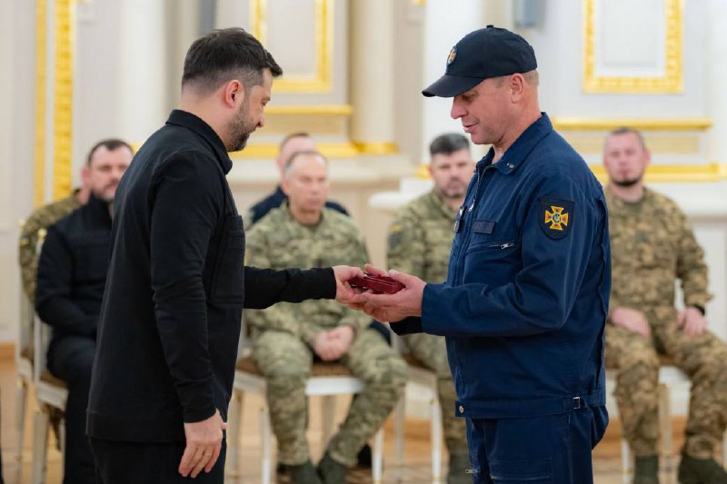 Президент відзначив рятувальника державною нагородою
