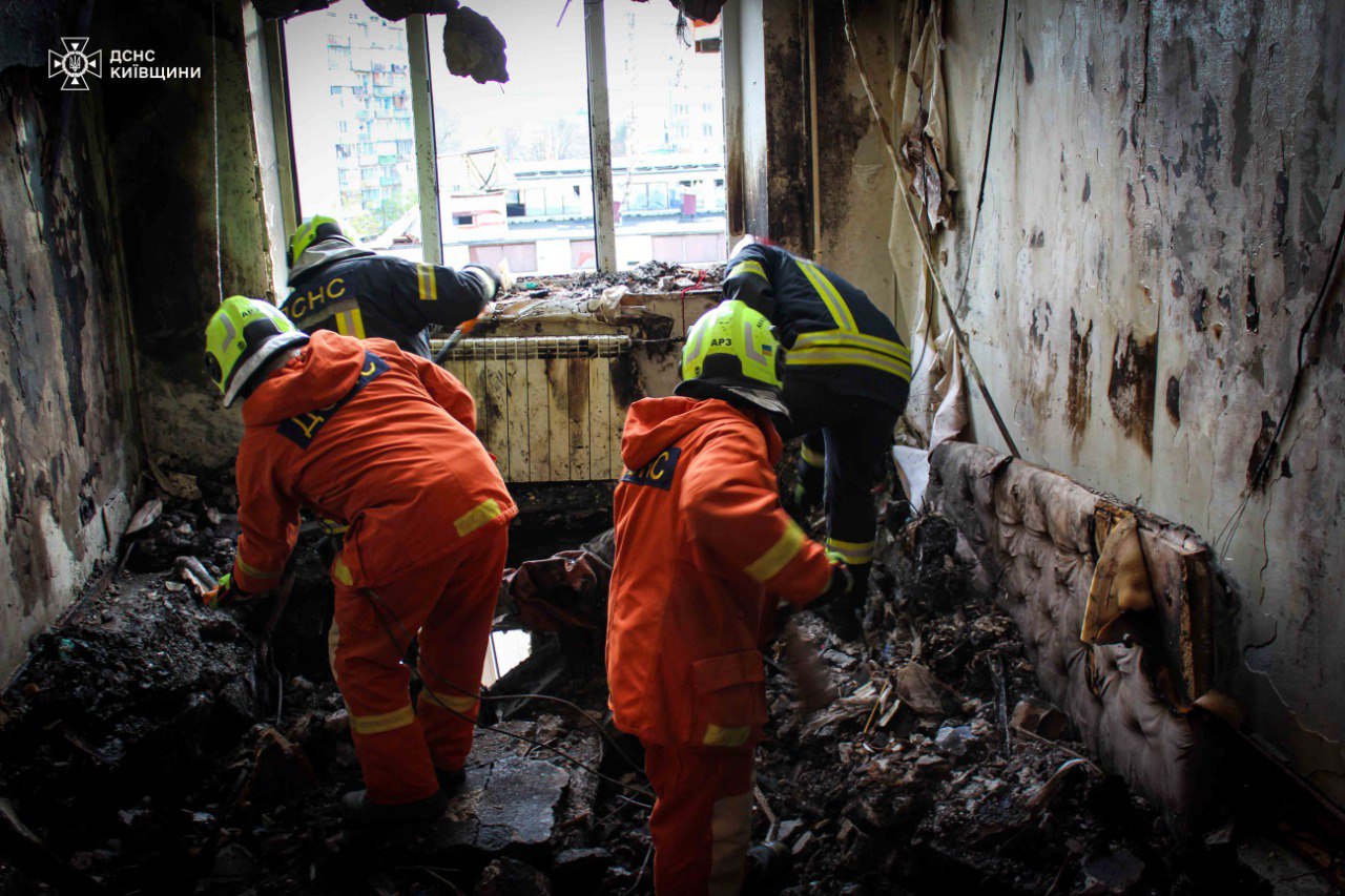 Після ударів: допомога рятувальників Києву