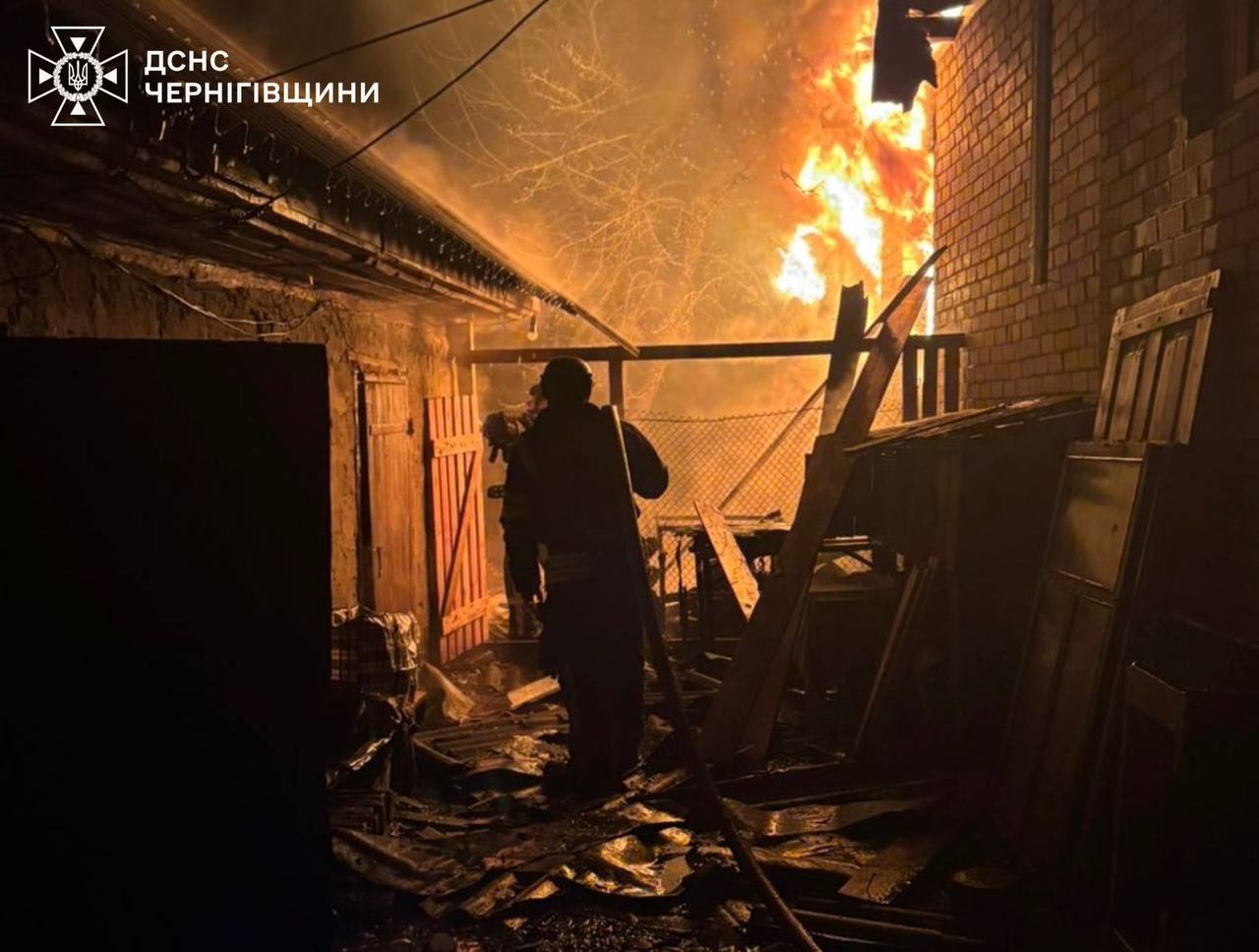 Пожежі через атаки у Чернігівщині