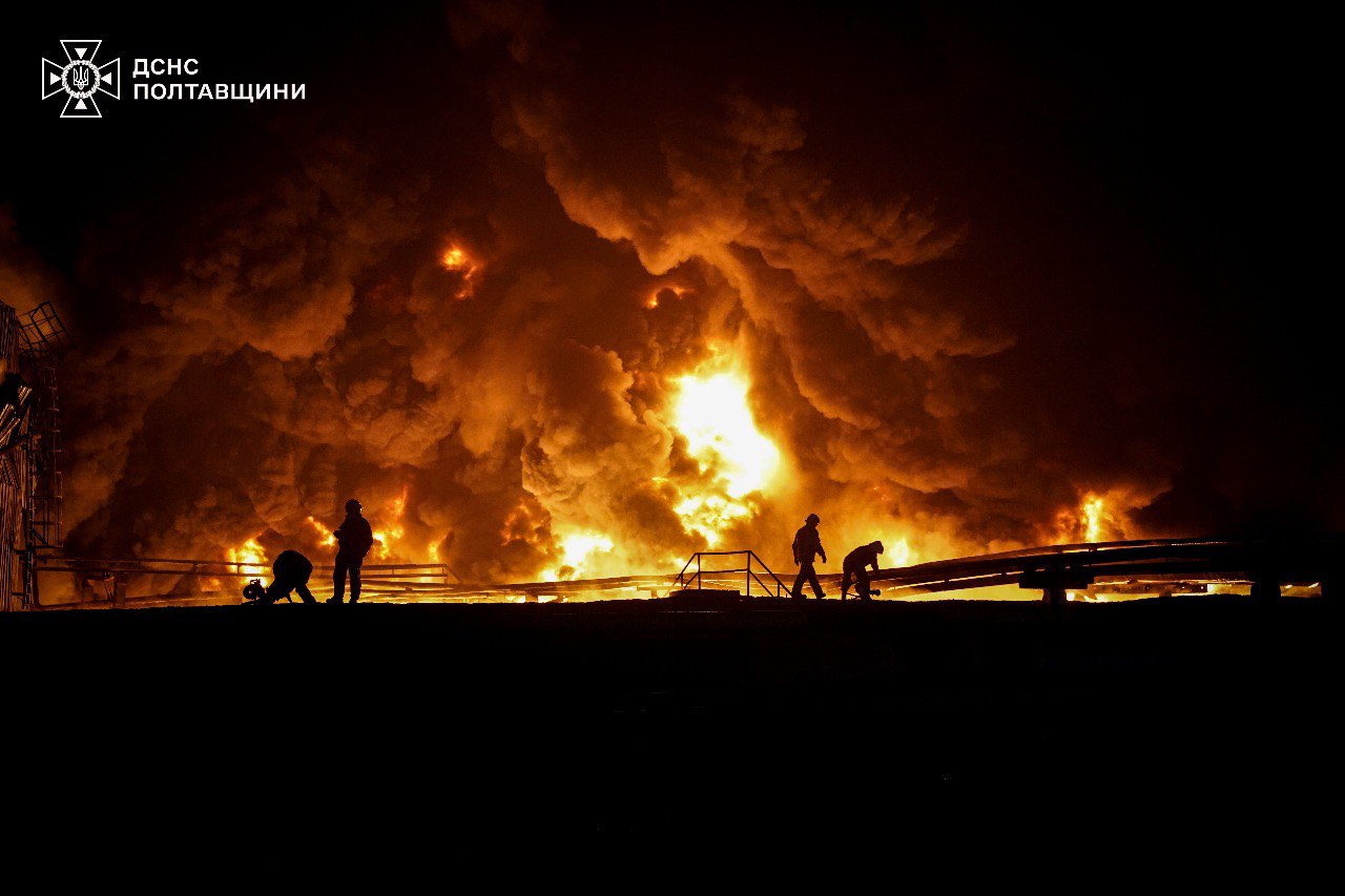Рятувальники крізь вогонь і темряву