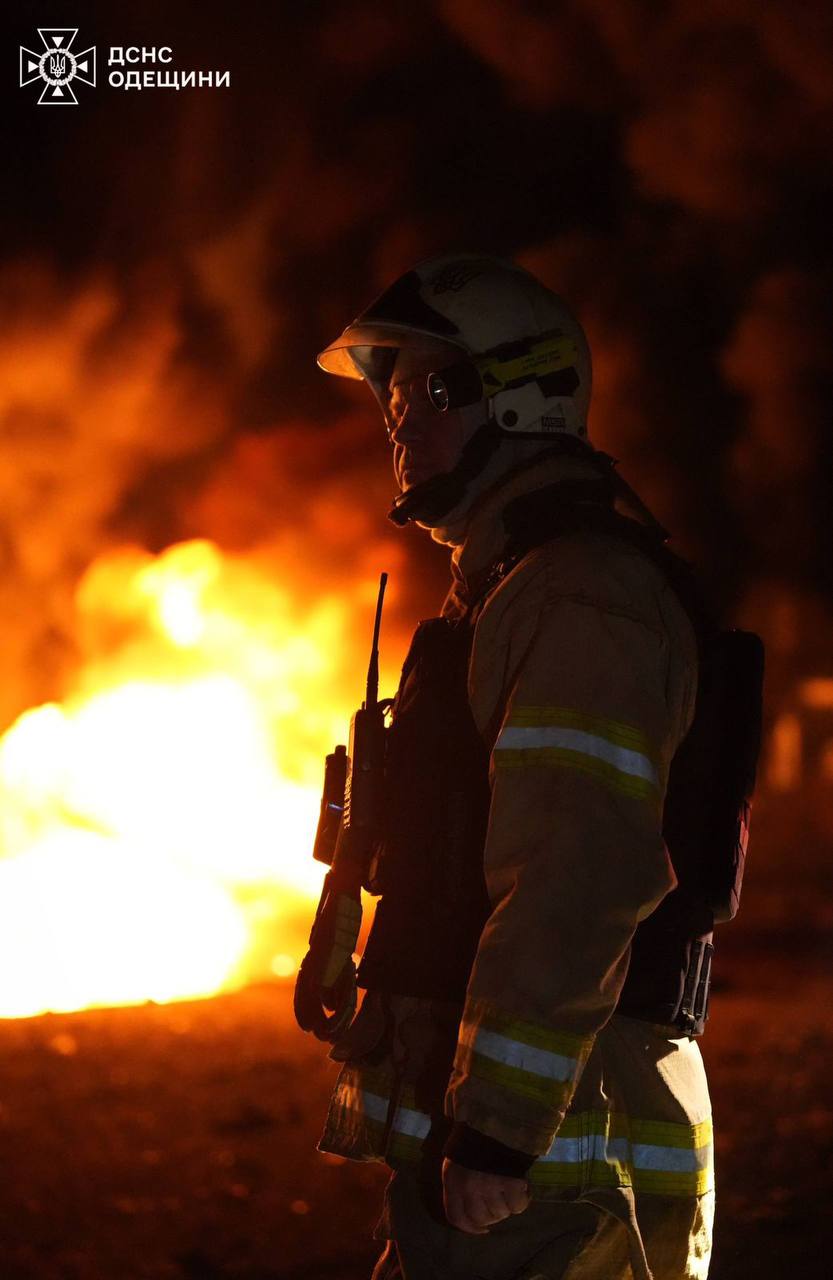Вогонь, вибухи і незламність рятувальників