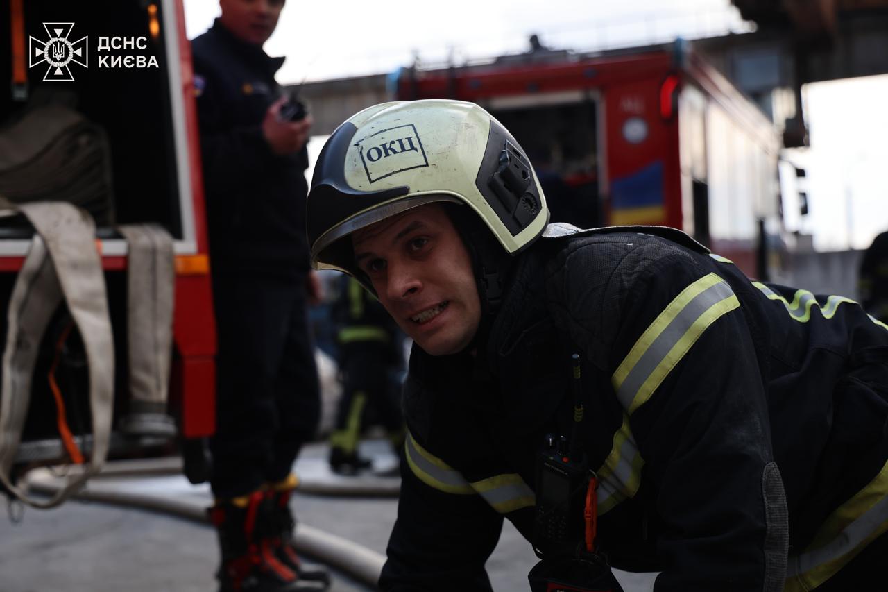 Загоряння сміття в Голосіївському районі Києва