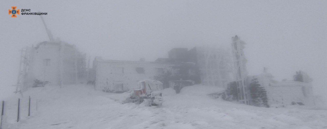 Погода на горі Піп-Іван: туман, вітер, обмерзання