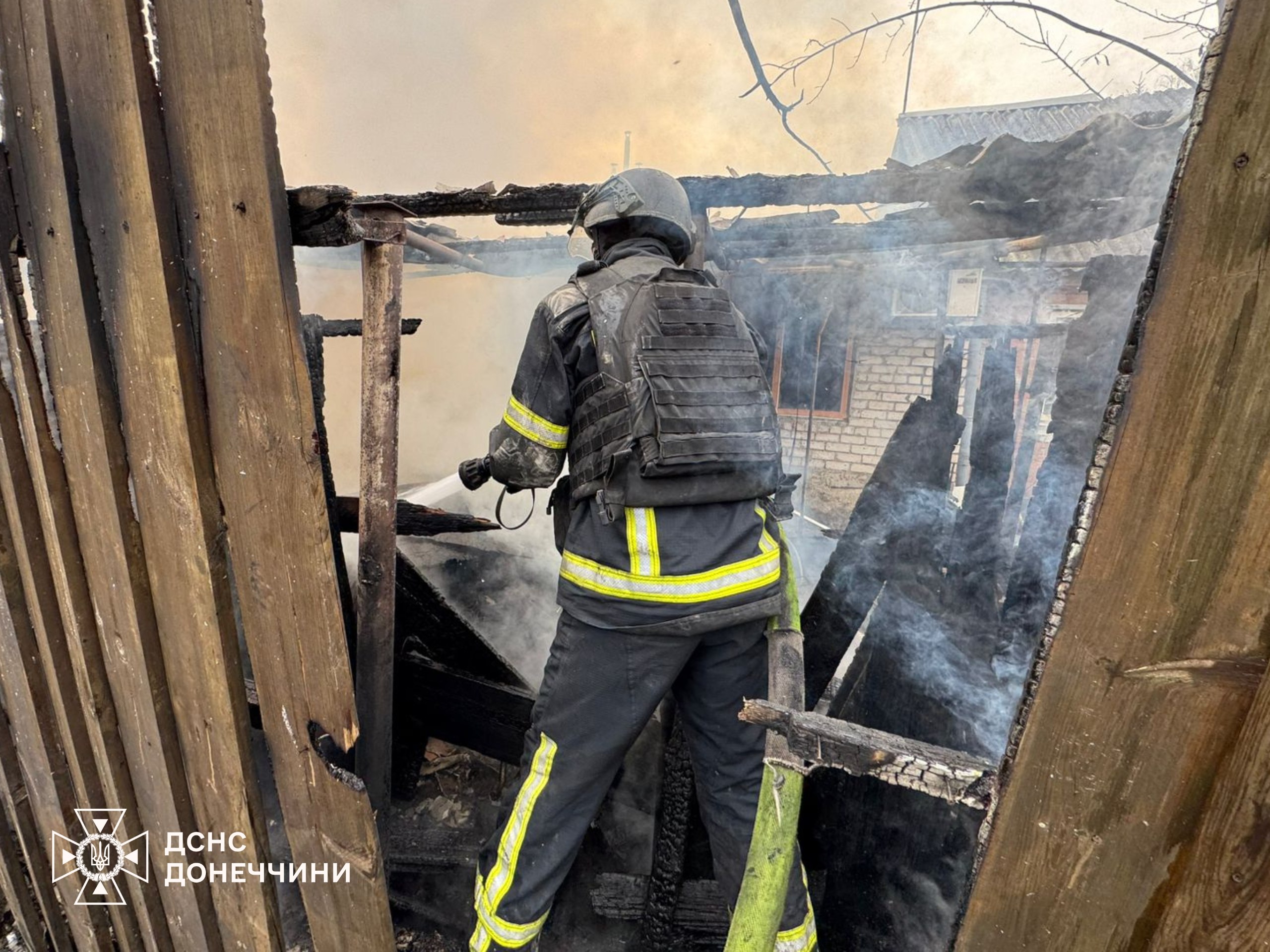 Донеччина: 6 людей поранені, 41 будинок пошкоджено