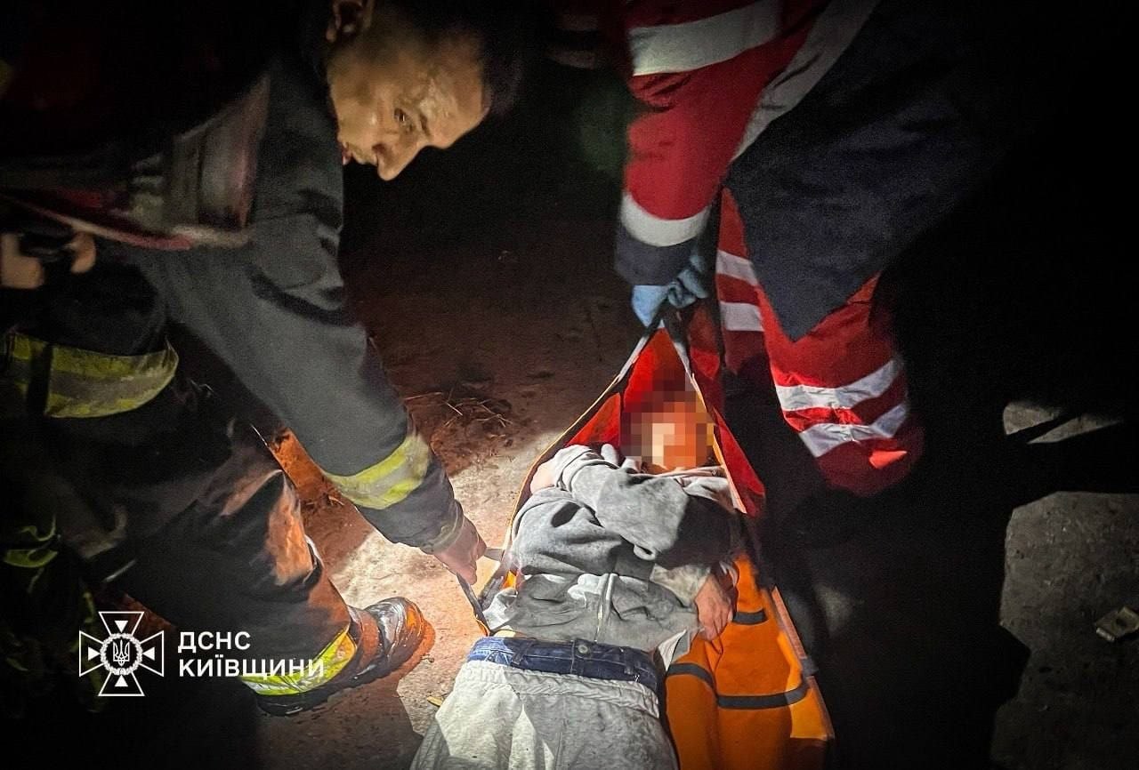 Дівчина 2009 року народження впала у шахту