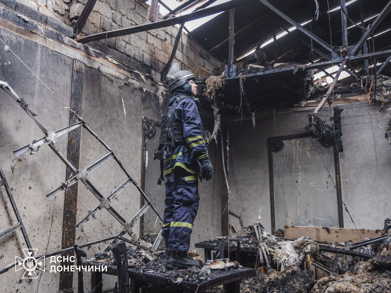 Удар росіян по Краматорську: пожежа в кафе