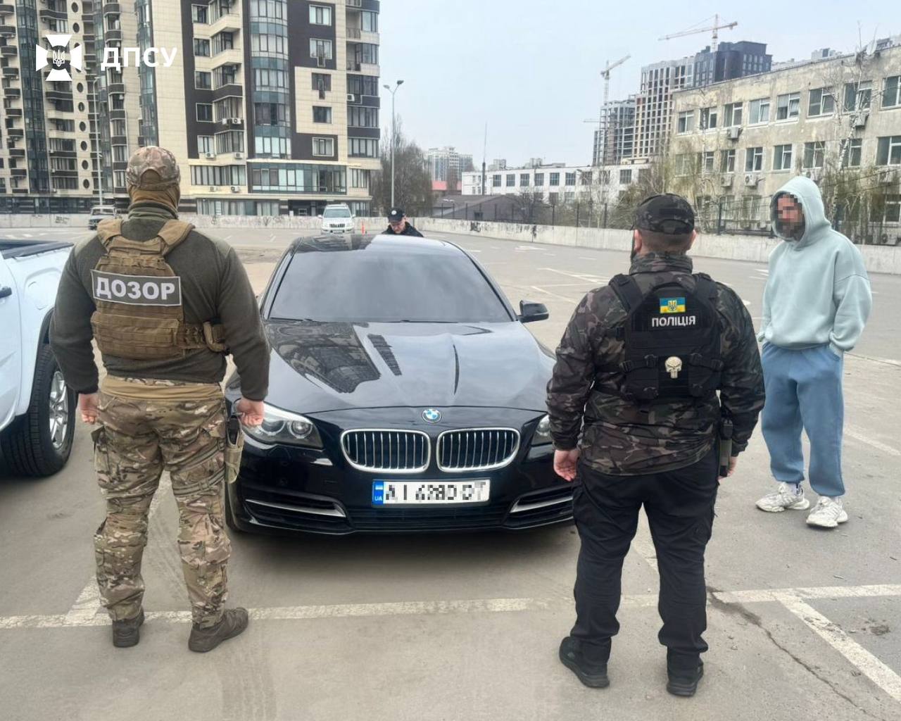 Викрито схему переправлення громадян за кордон