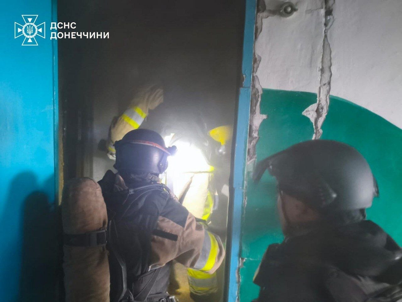 FPV-дрон атакував цивільну дев’ятиповерхівку