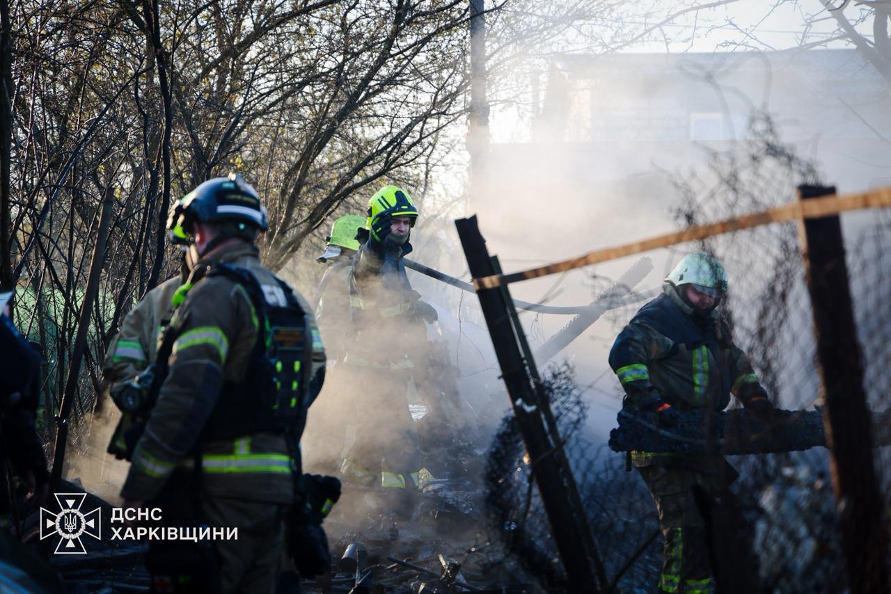 Влучання російського БпЛА в Харкові: пожежа й пошкоджені вікна