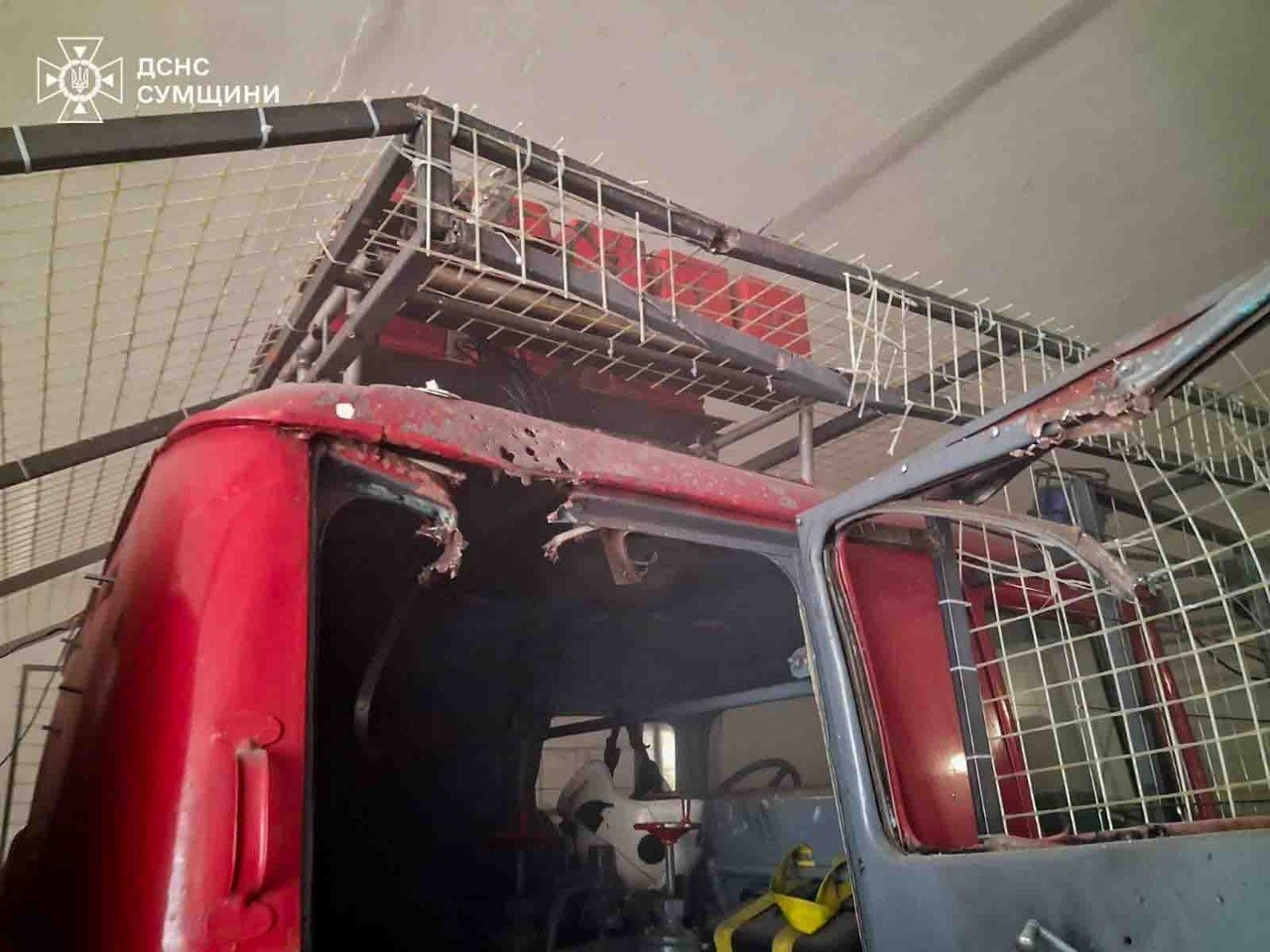 Удар російського безпілотника по пожежній частині ДСНС