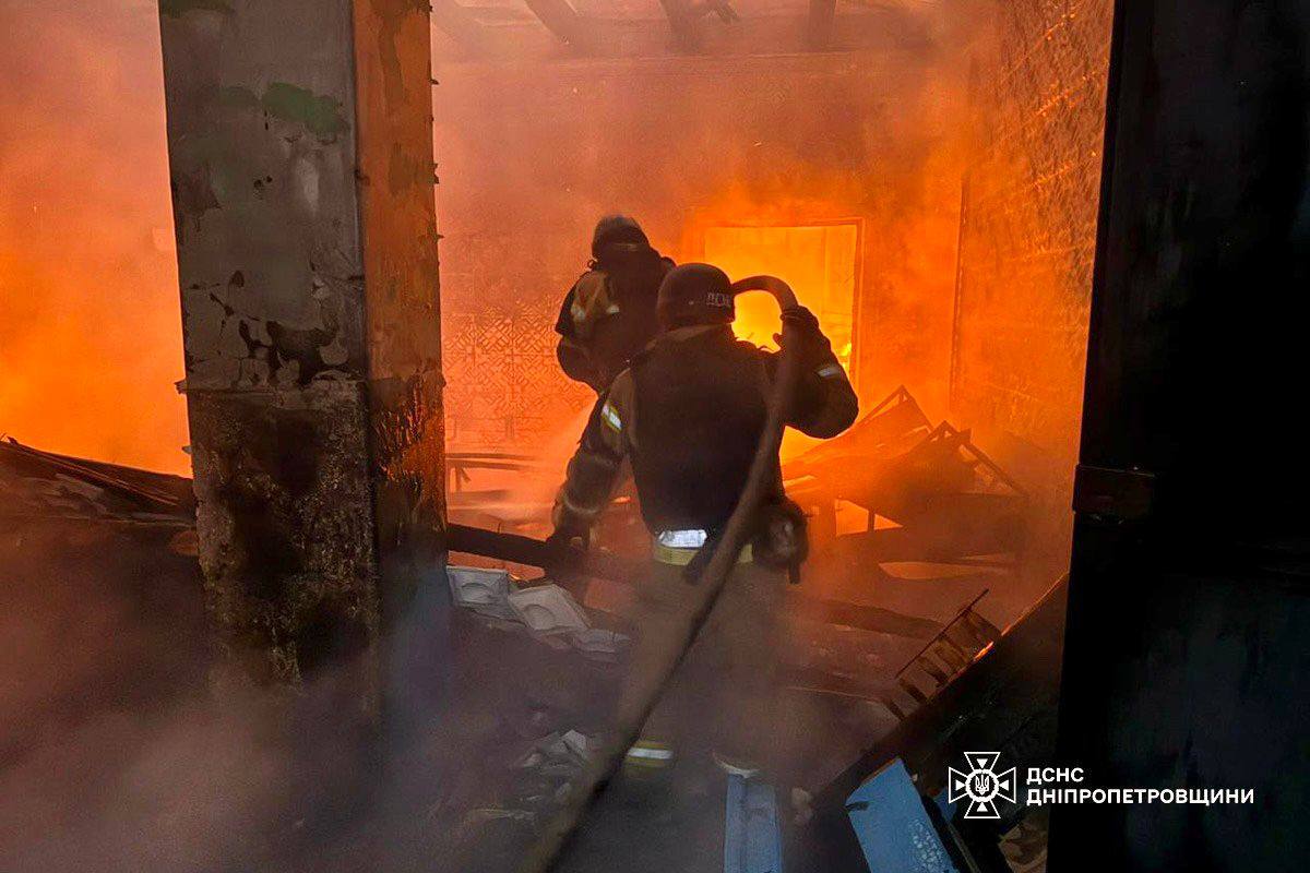 Обстріли на Дніпропетровщині: поранення та пожежі