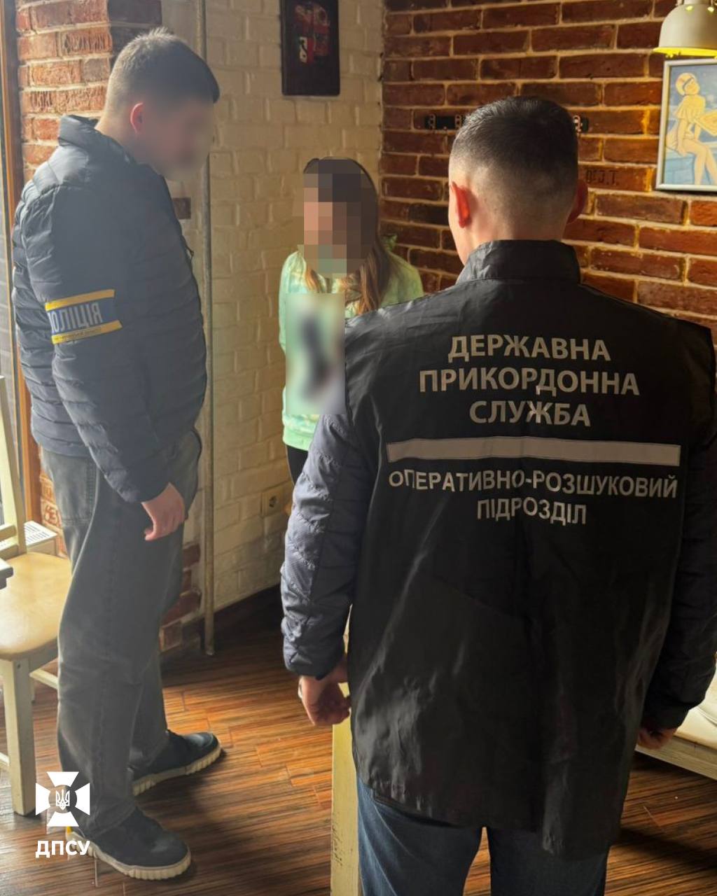 Прикордонники затримали жінку за продаж сина