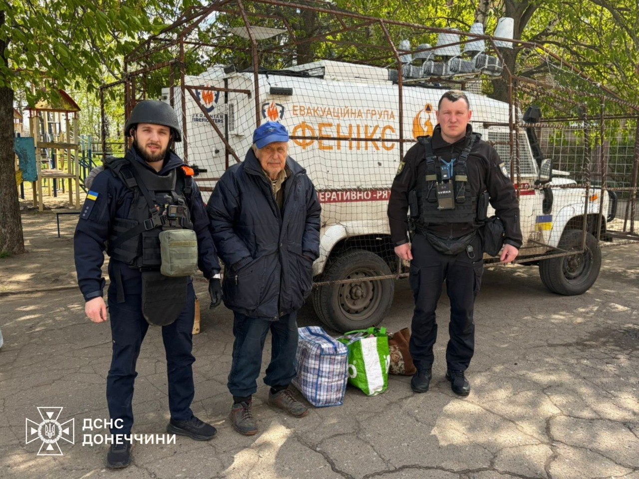 Рятувальники «Фенікс» евакуювали трьох людей у Дружківці