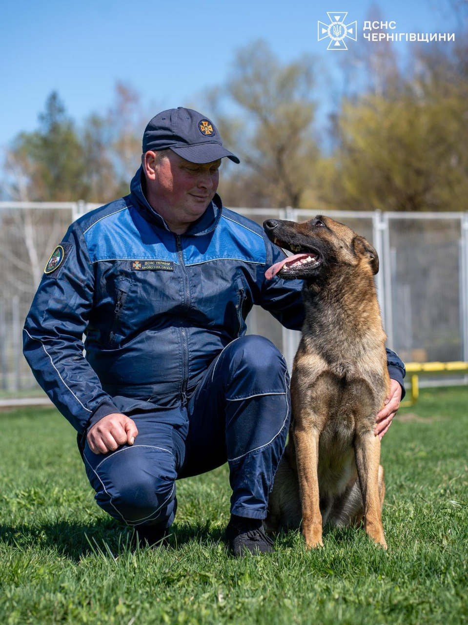Кінологи ДСНС Чернігівщини та чотирилапі напарники