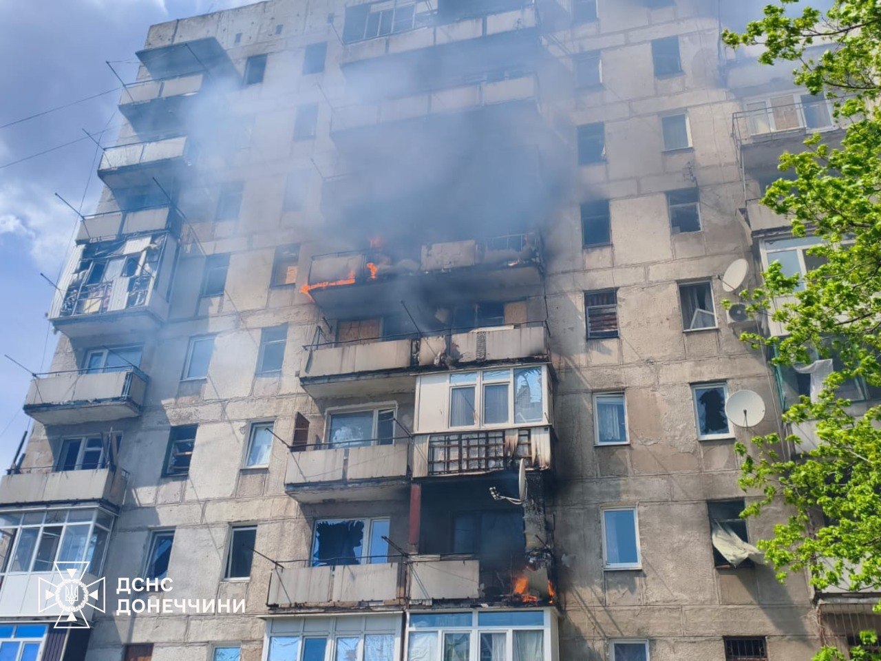 Рятували двох людей після атаки дрона в Дружківці