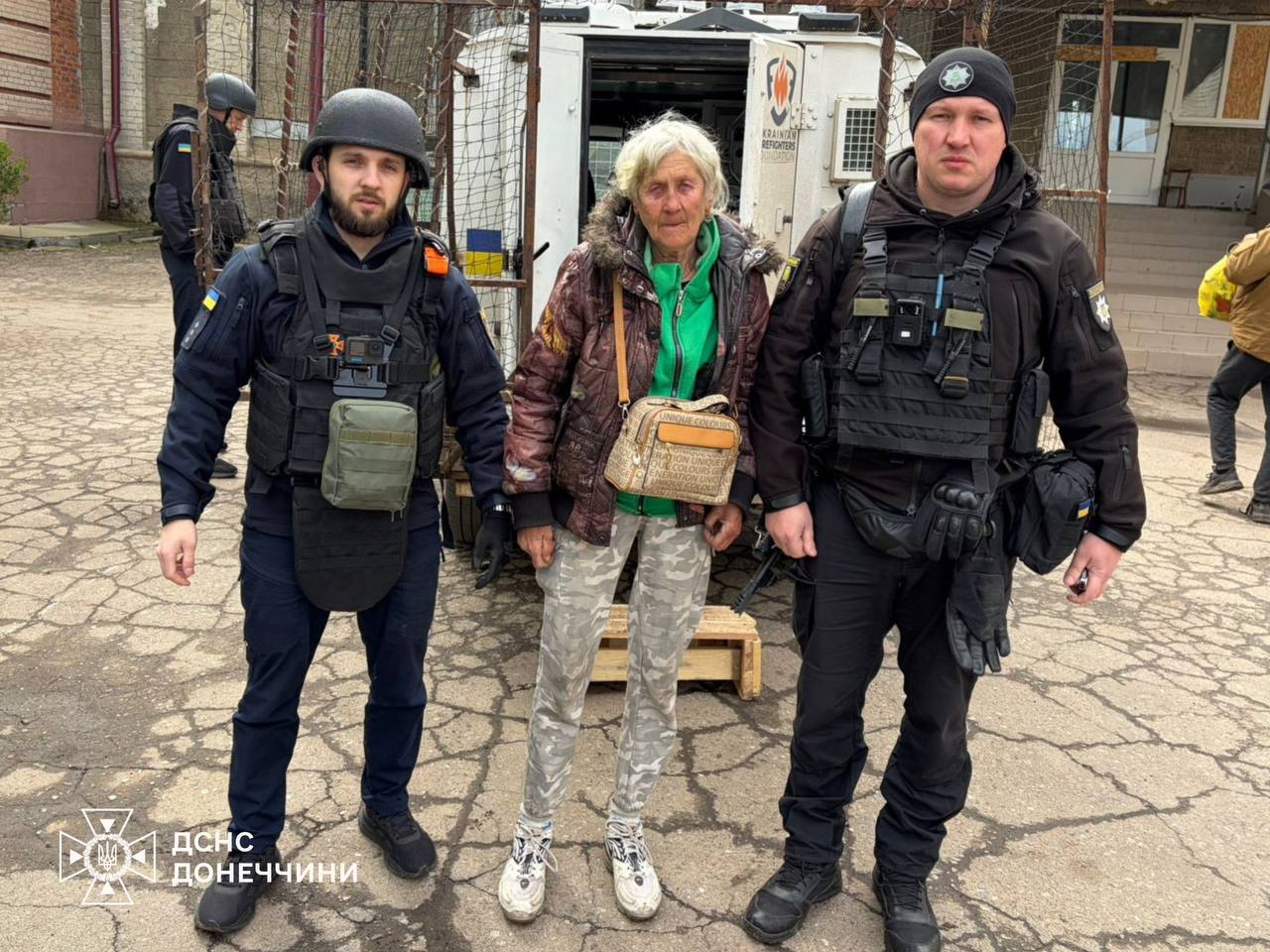 «Фенікс» евакуювали двох людей зі Святогірської громади