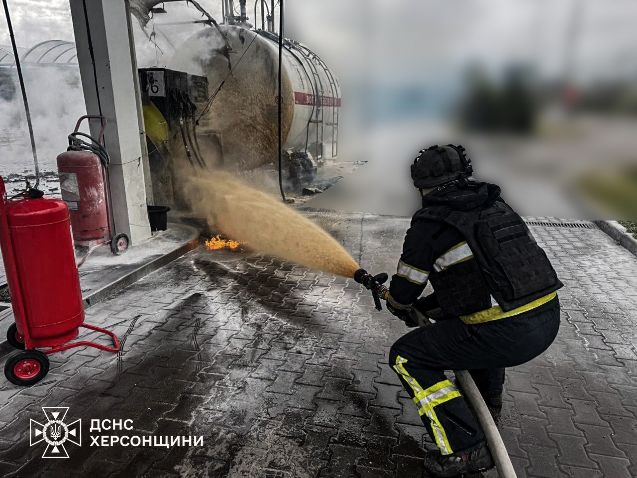 Російський дрон атакував АЗС у Херсоні