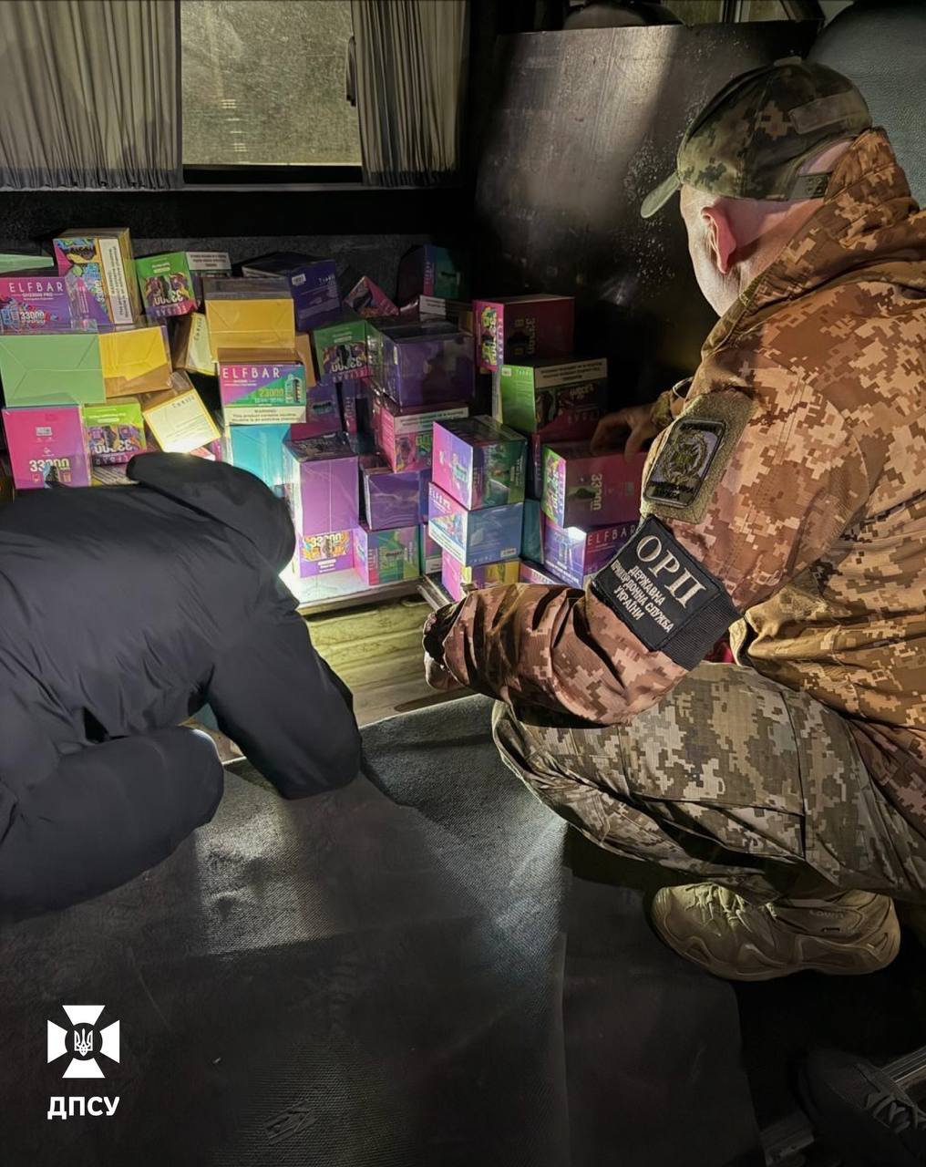На Волині затримали мікроавтобус зі вейпами
