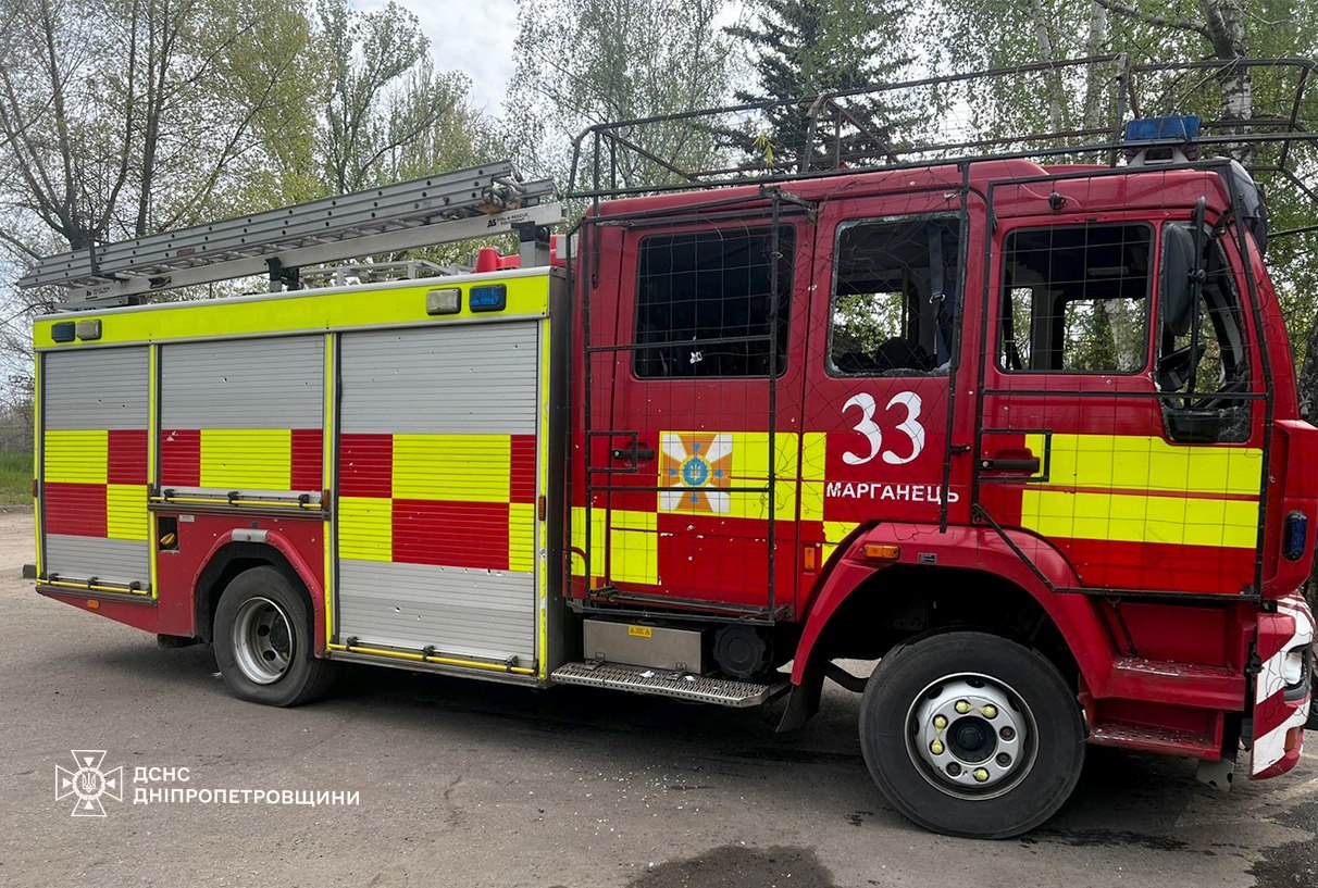 Тричі вдарили по авто рятувальників у Марганці