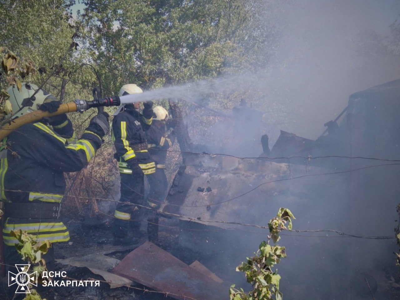 Через спалювання сухої трави згоріла дача біля Чопа