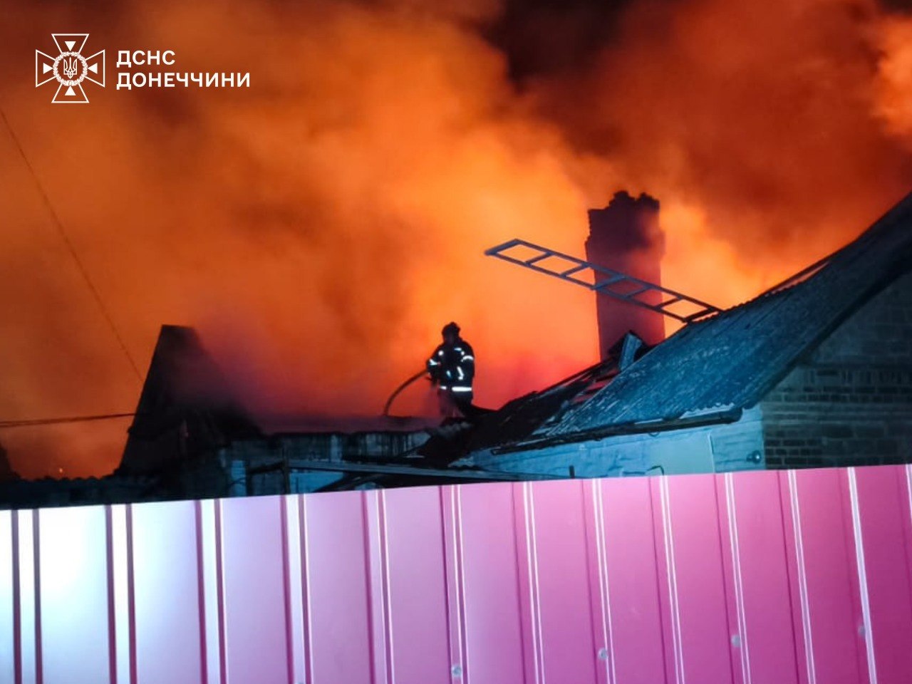 Донеччина: рятувальники під загрозою ударів