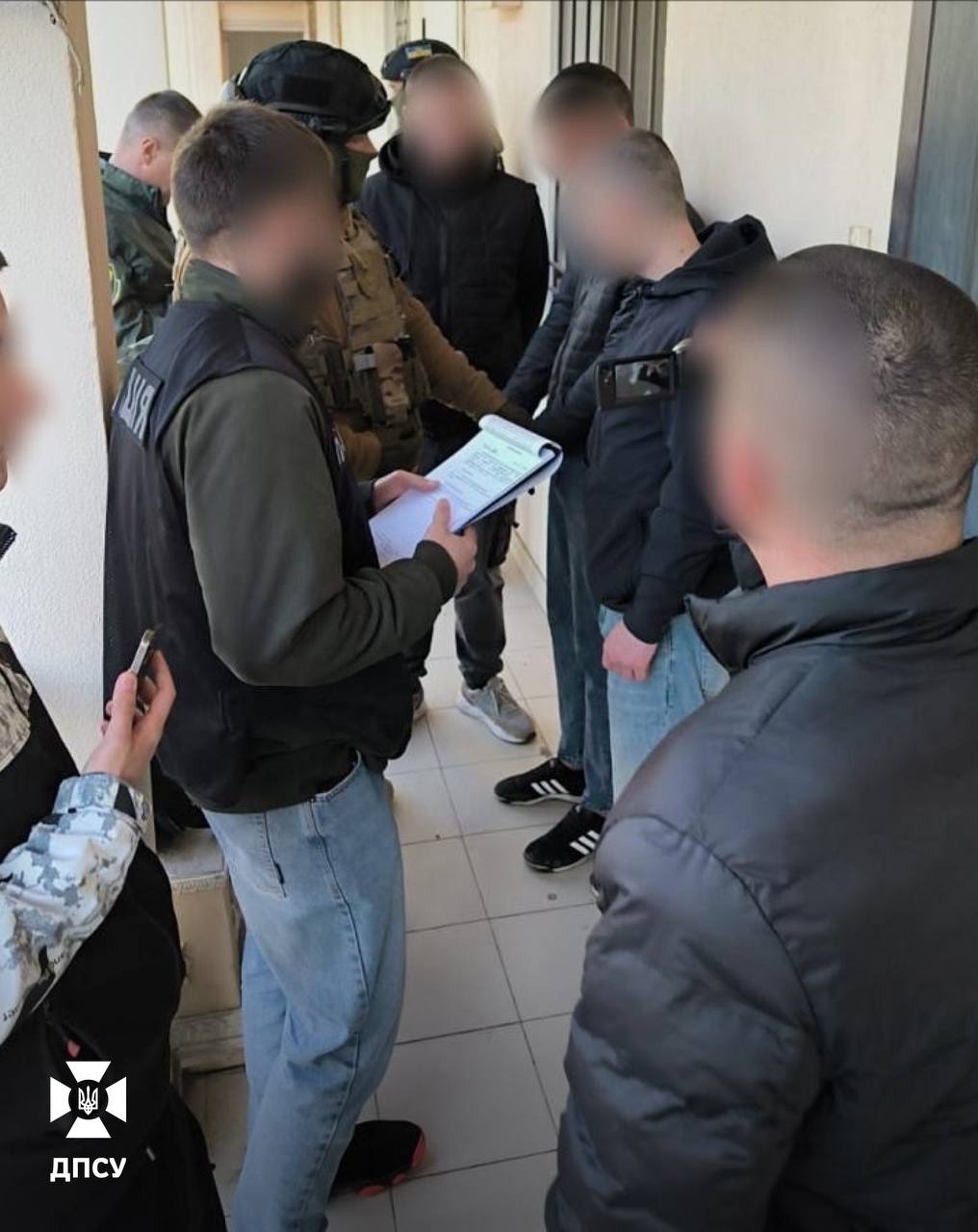 Брати й одесит організували незаконне «турне» за кордон