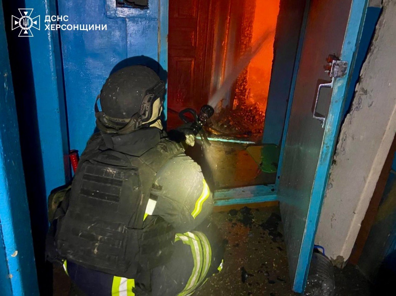 Троє людей врятовані після атаки дронів у Херсоні