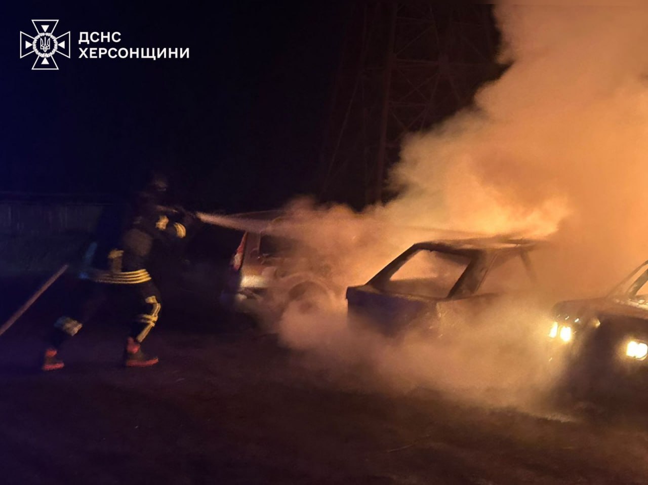 Ворожі атаки на Херсонщину та Донеччину: пожежі