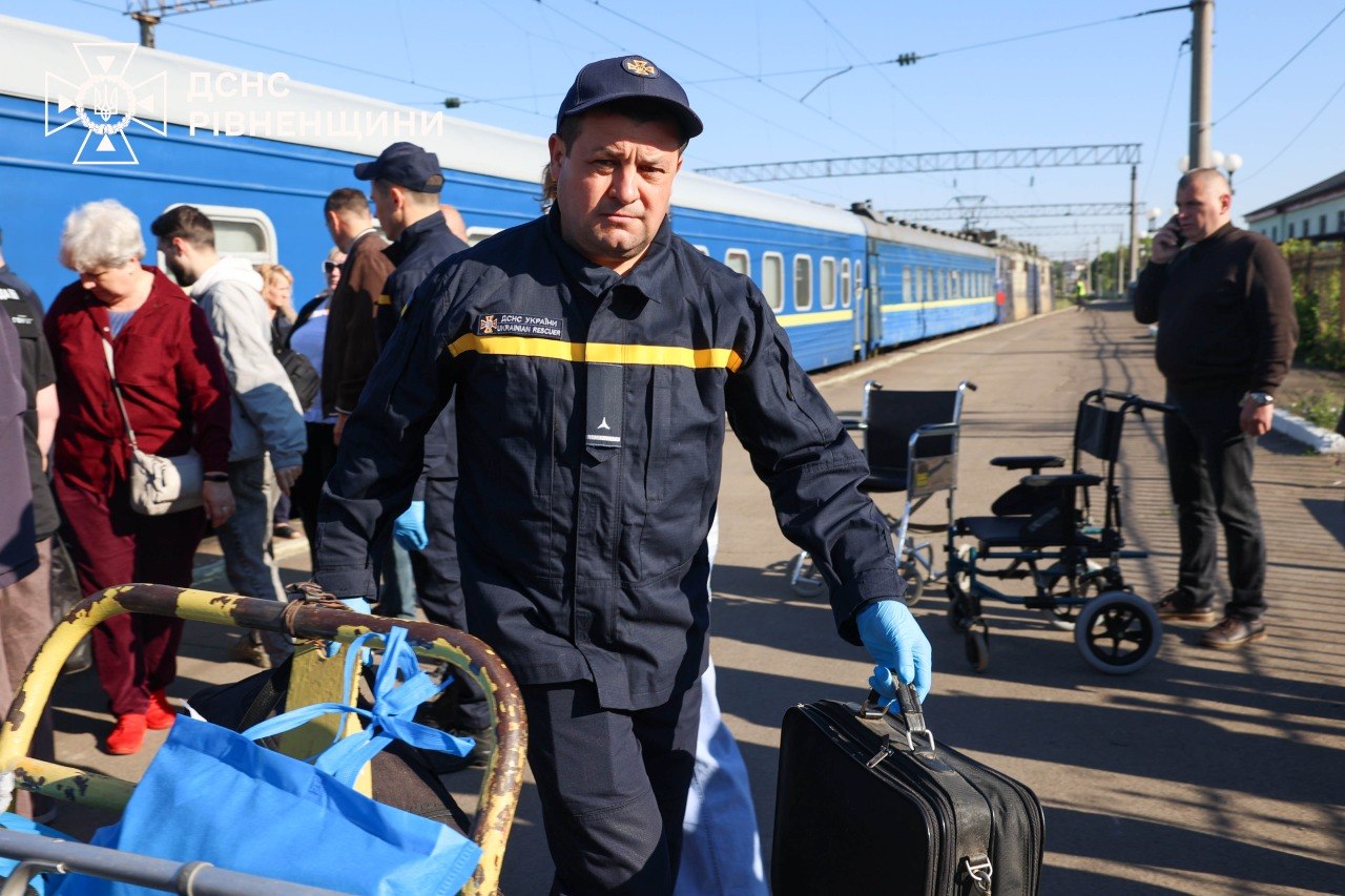 На Рівненщину прибув черговий евакуаційний потяг