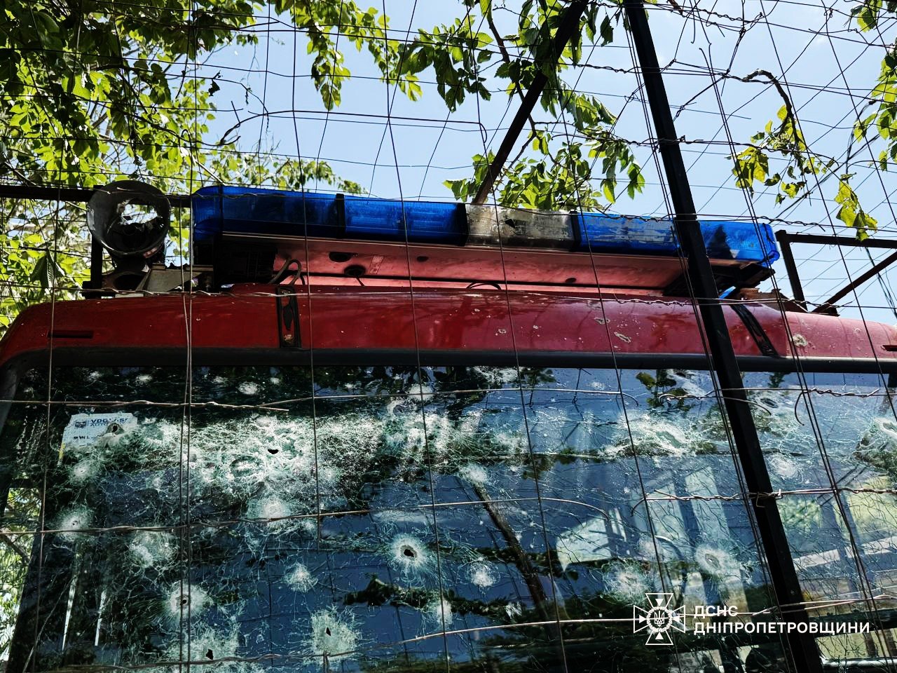 Нікополь: росіяни двічі вдарили БпЛА по рятувальниках