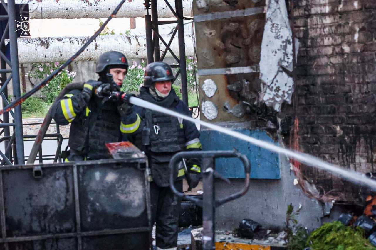 У Харкові рятувальники ліквідували наслідки ударів БпЛА