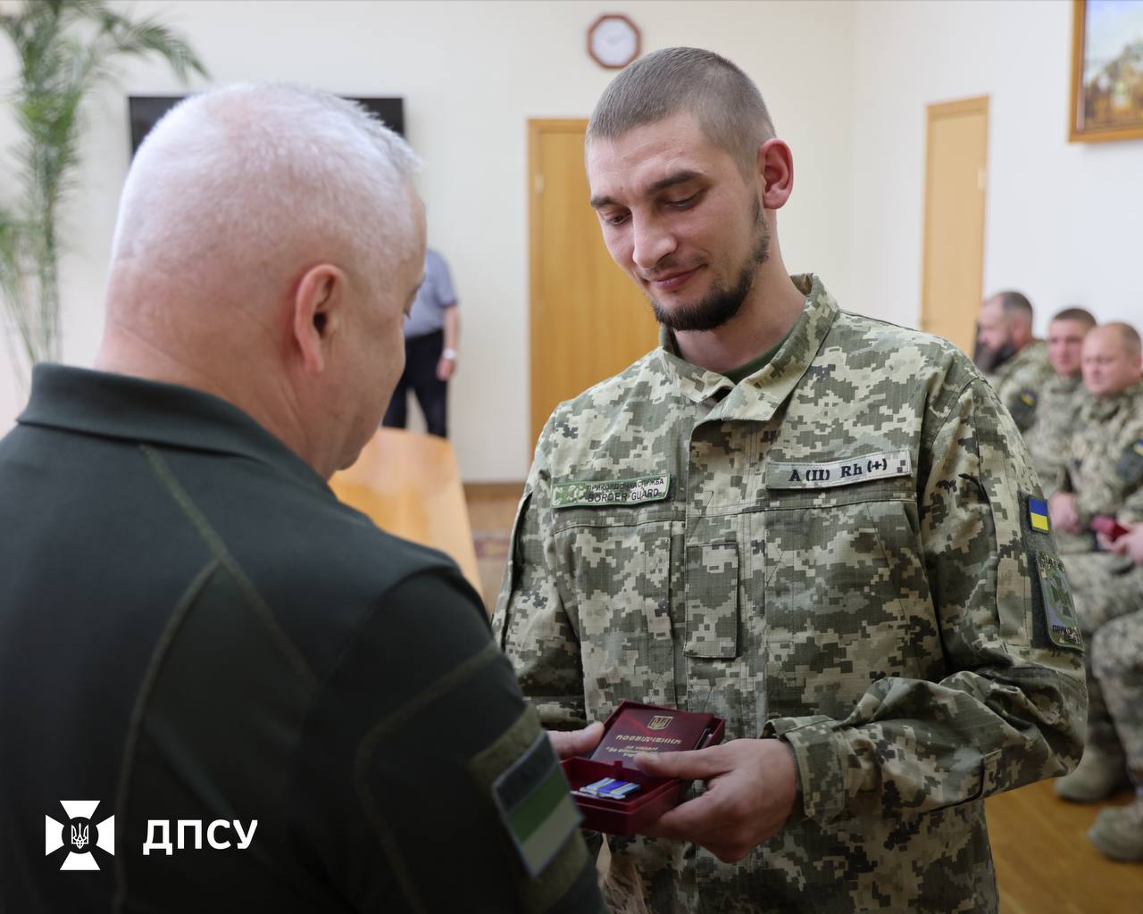 20 прикордонників отримали медалі та відомчі відзнаки