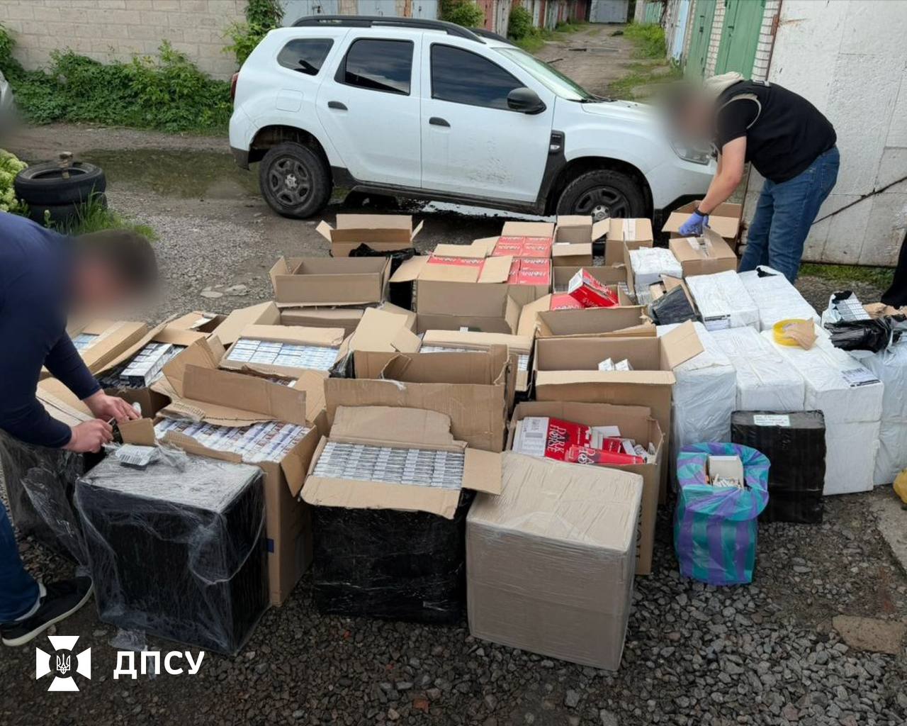У Харкові викрили 3 канали збуту контрафактних цигарок