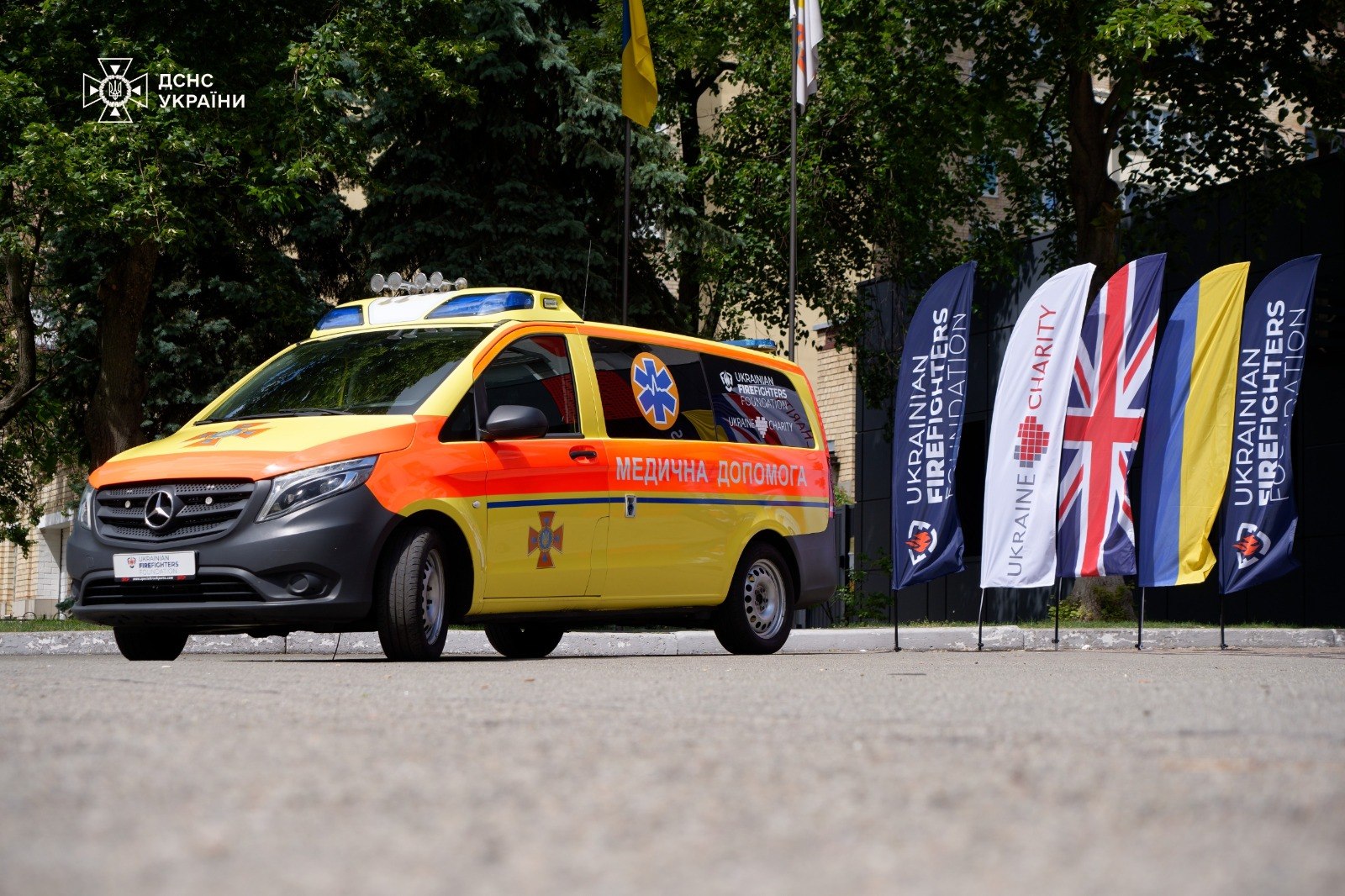 ДСНС отримав повнопривідний медавтомобіль «Донецьк-Луганськ»