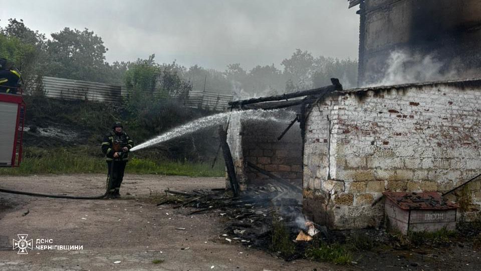 Рятувальники ліквідували наслідки ударів на Чернігівщині