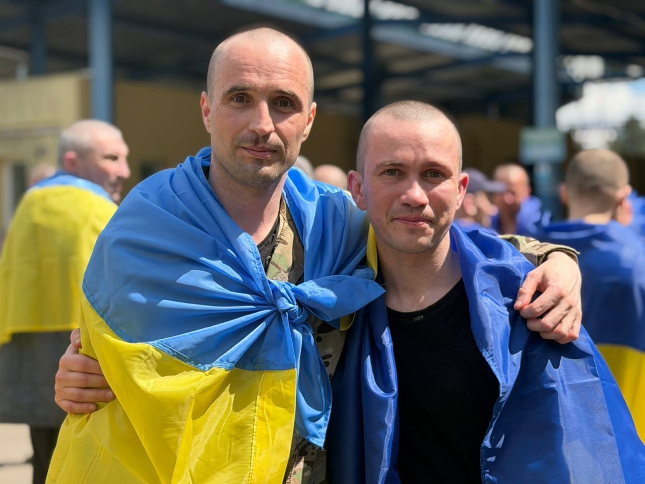 185 українських захисників повертаються додому
