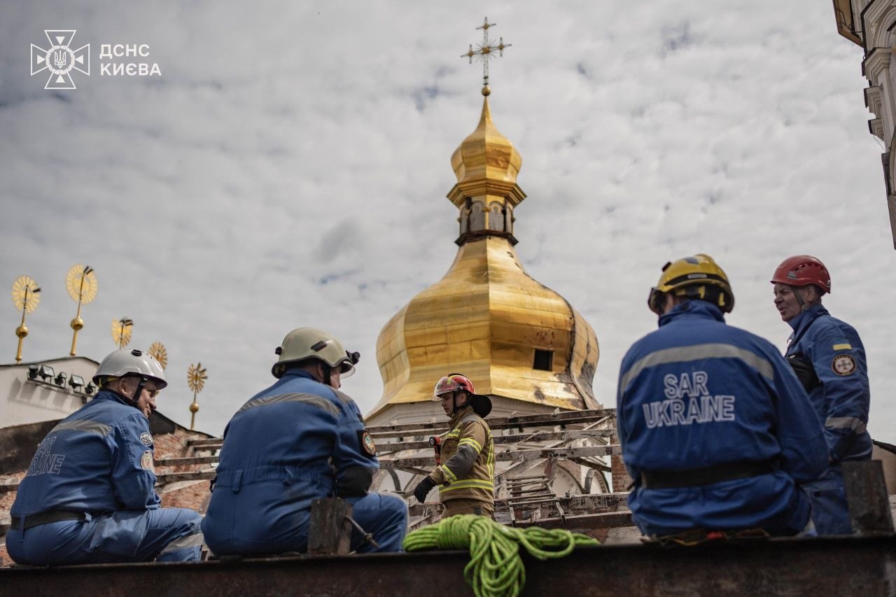 Київ: роботи в лаврі після атаки 15 червня