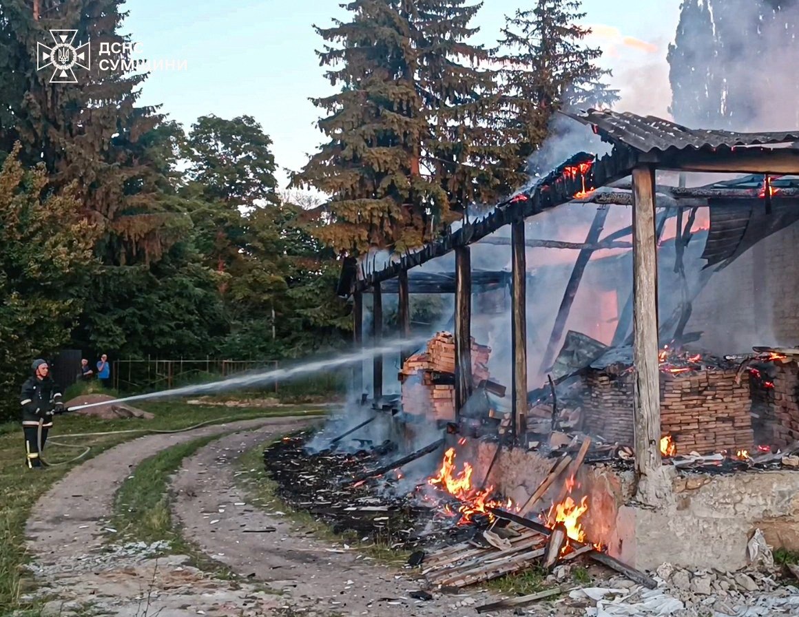 Рятувальники ліквідували пожежу на Сумщині