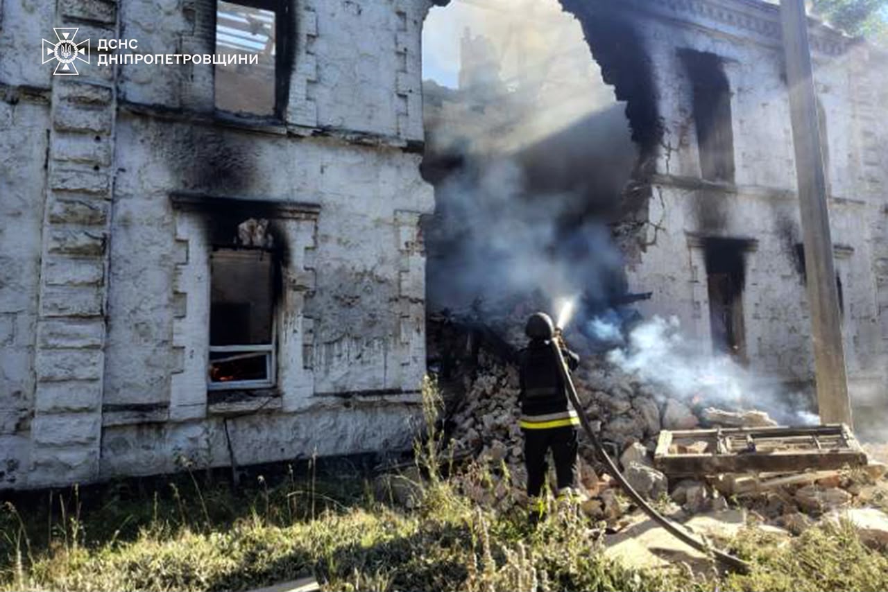 Атаки росіян на Дніпропетровщині: постраждали двоє