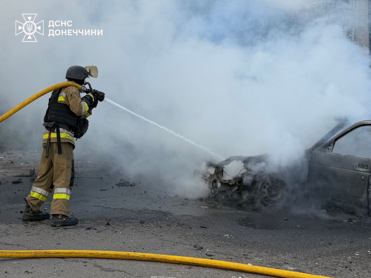 Донеччина: FPV-дрон влучив у цивільний автомобіль