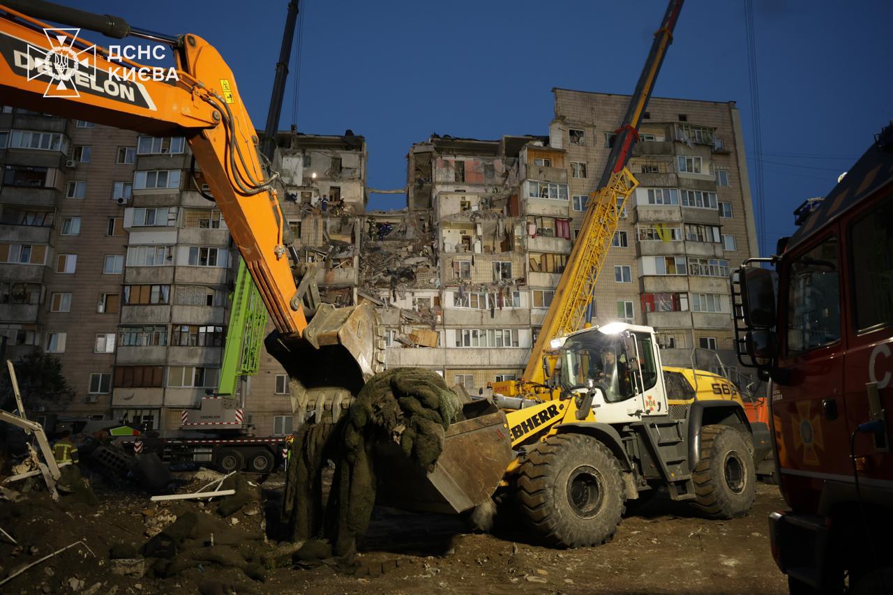 Пошуково-рятувальні роботи в Києві після удару 6 липня