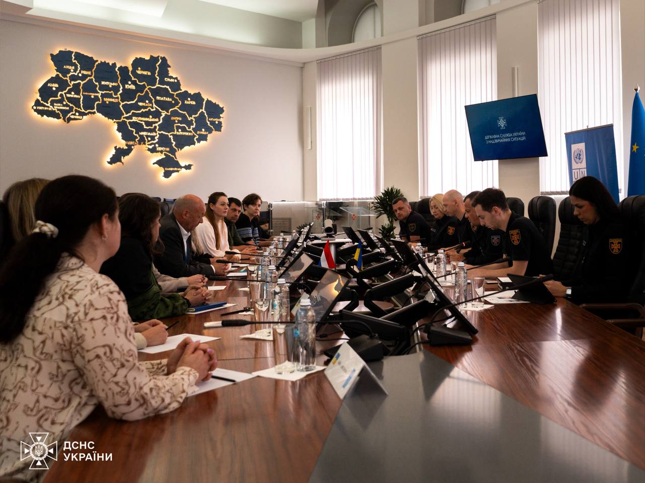 ДСНС отримала 25 навчальних меднаборів домедичної допомоги