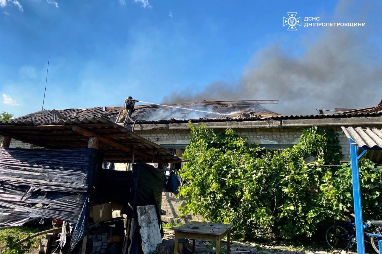 Троє рятувальників постраждали від повторного удару