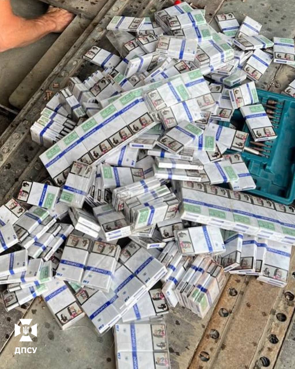 1030 пачок сигарет у тайниках: Краківець і Павлово
