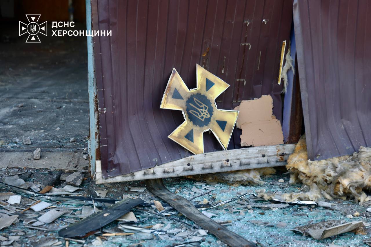Фото тижня: після вибухів працюють рятувальники